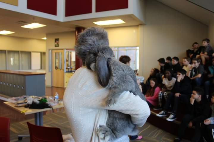 Claude in Lorraine's arms during lecture